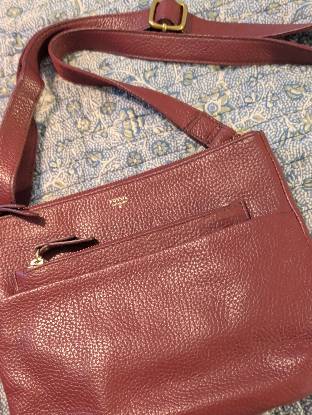 Fossil Pebbled Leather Crossbody Bag in Burgundy
